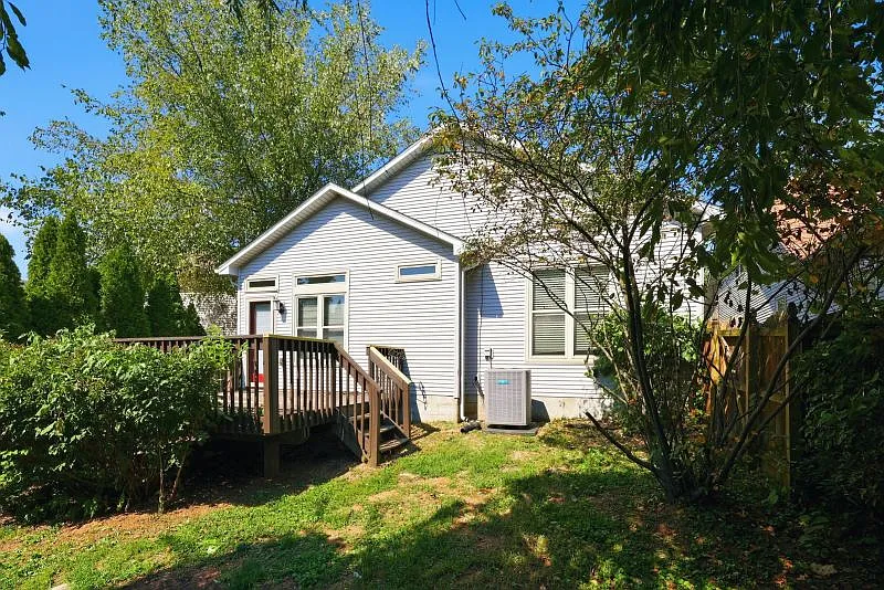 3 bed, 1352 sqft, $1,995 — Photo 4