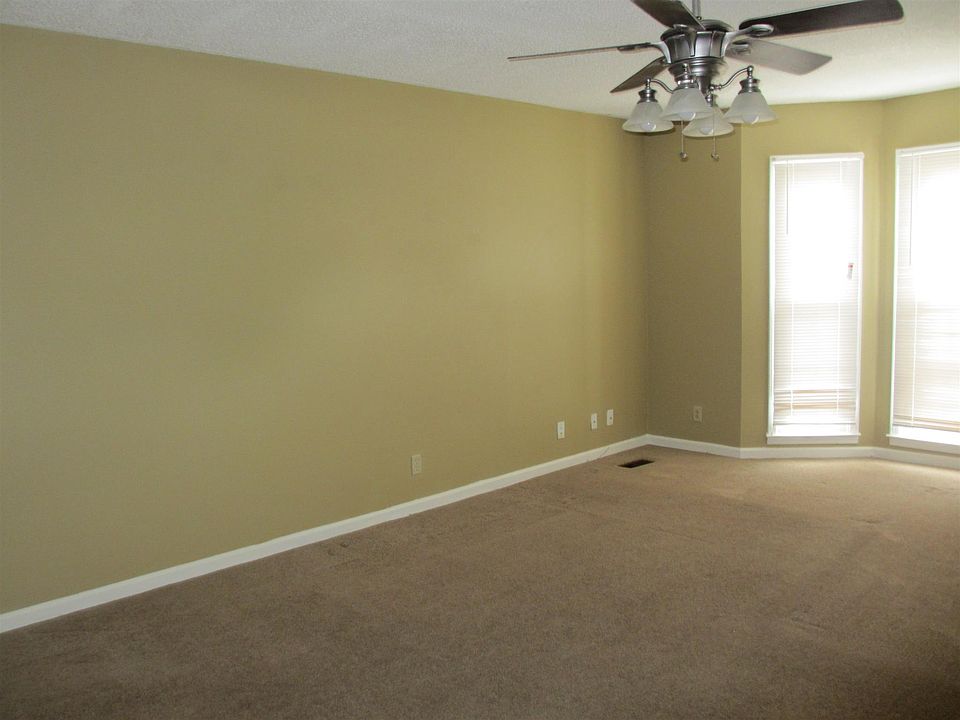 2nd image of 1210 Parkview Dr