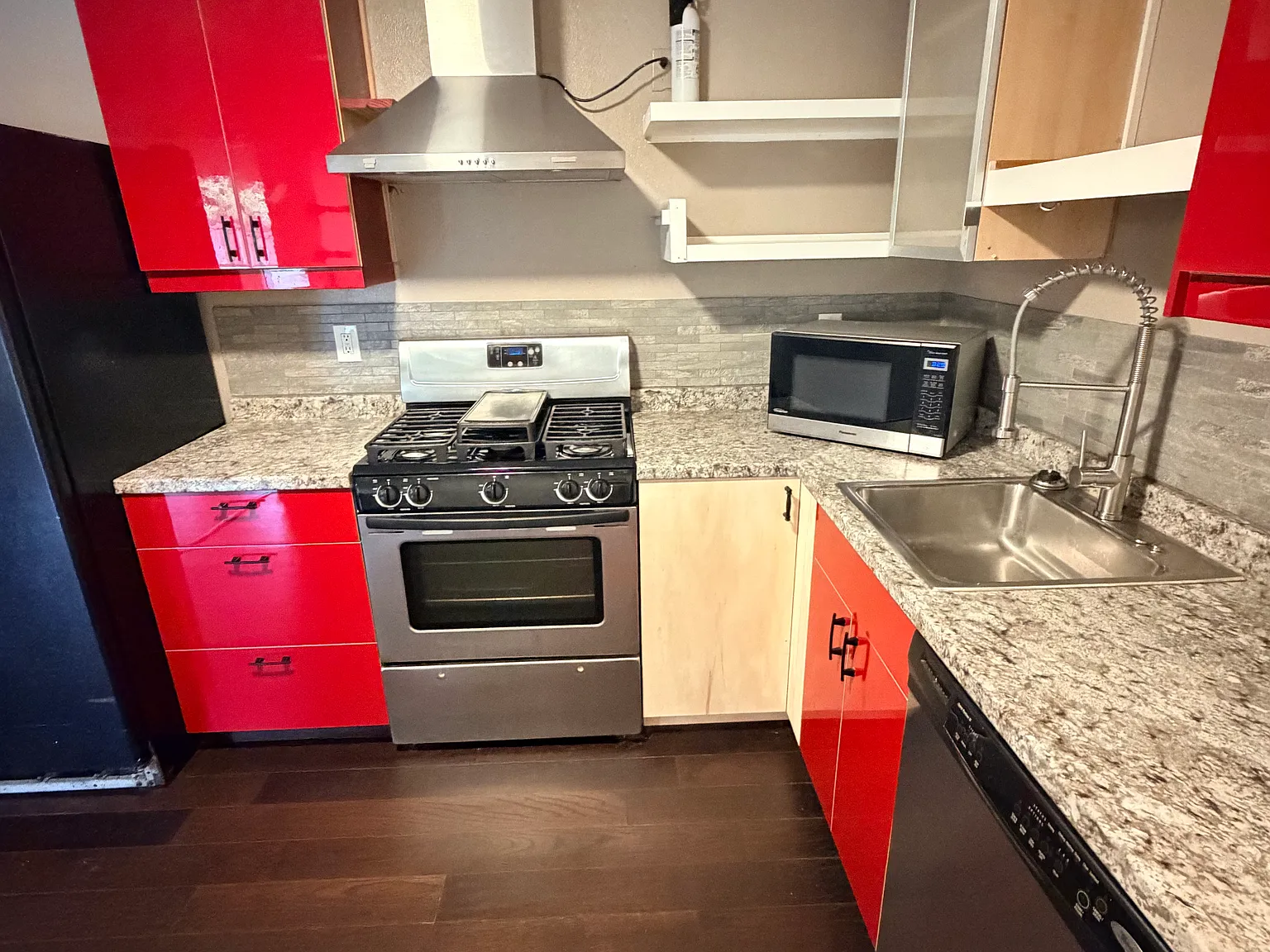 3 bed, 1220 sqft, $2,995 — Photo 3