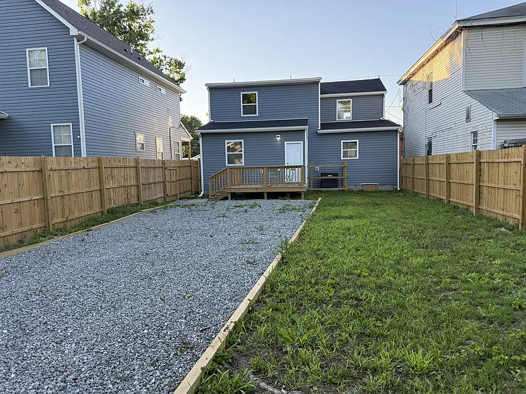 1136 Farmer St — Photo 3