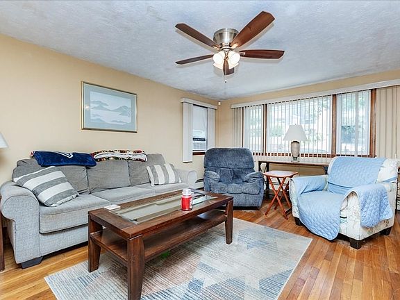 5th image of 520 Jackson St