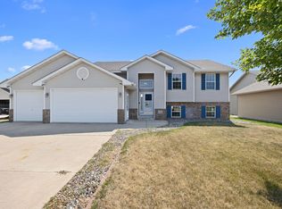 513 Farmers Pl, Belle Plaine, MN 56011
