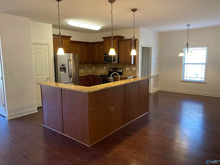 3015 Hampstead Dr SE — Photo 4