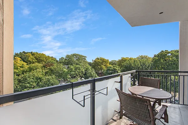 Sold by Compass | media 7