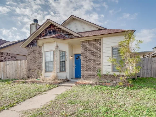2127 Lonnie Ln, Moore, OK 73170