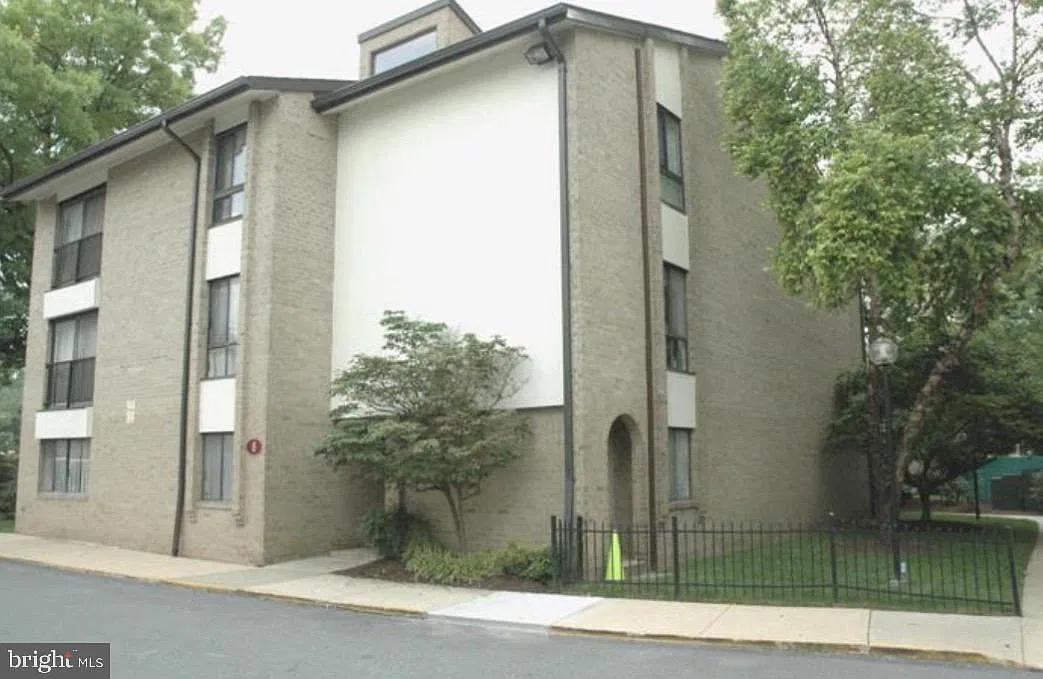 6 Monroe St — Photo 1