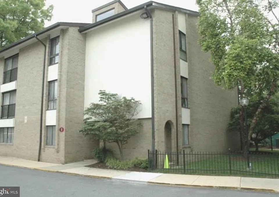 6 Monroe St #6-201