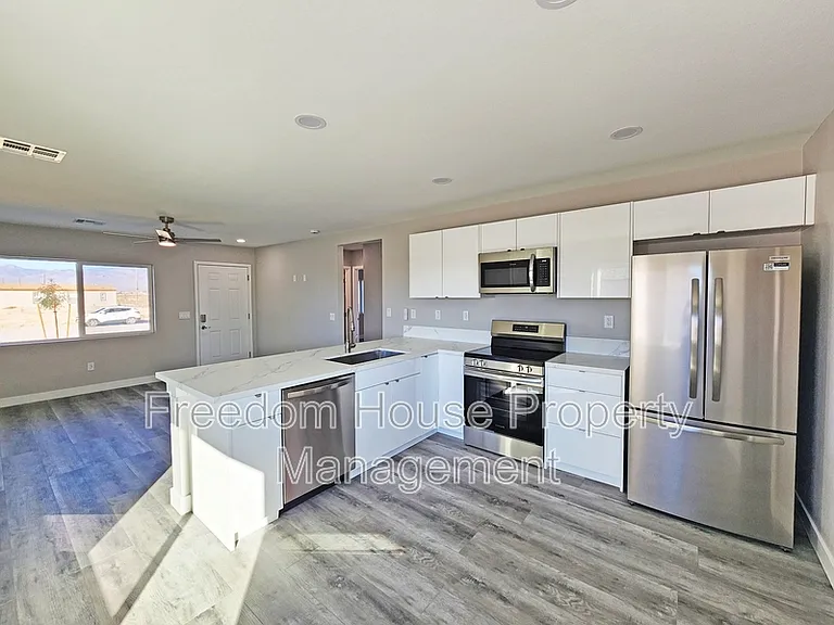 581 Valiant Ave — Photo 8