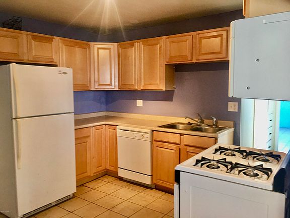 3rd image of 851 W Calle Antonia