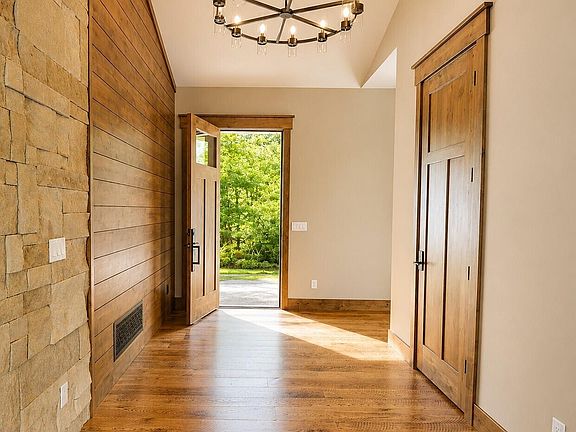 5th image of 5727 Forest Ridge Rd