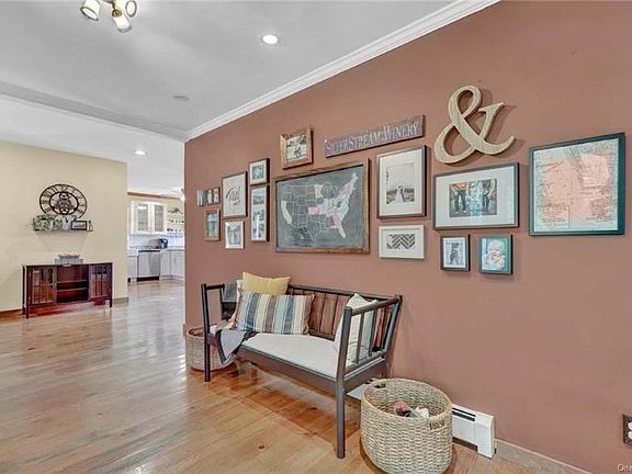 3rd image of 11 Kennedy Ln