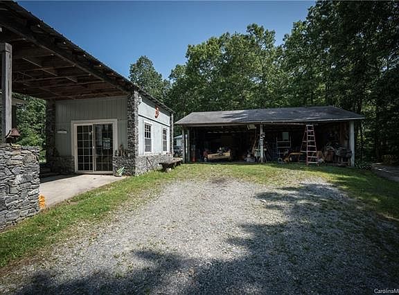 3rd image of 630 Deer Chase Cir