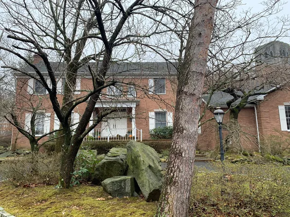 22 Stone Tower Dr, Alpine, NJ 07620