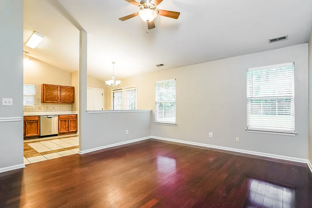 3 bed, 2.0 bath, 1197 sqft, $2,125 — Photo 4