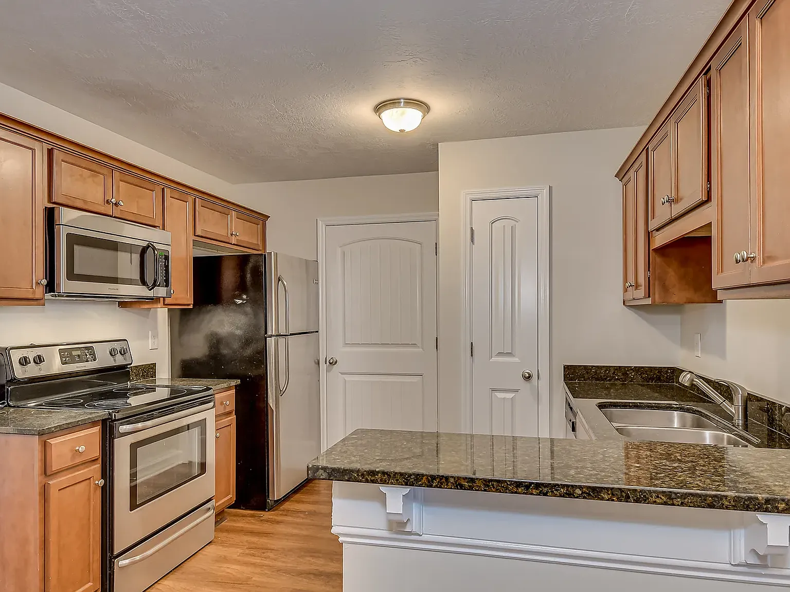 Stonewyck Luxury Townhomes — Photo 2