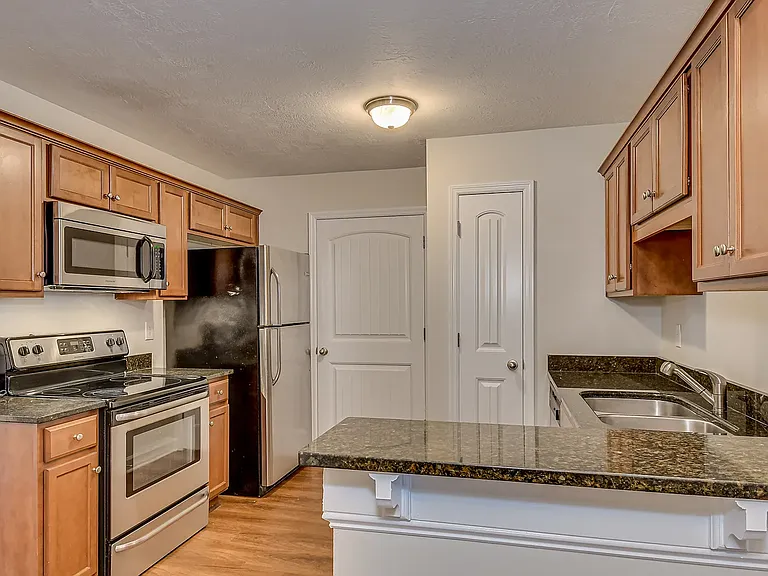 Stonewyck Luxury Townhomes — Photo 2
