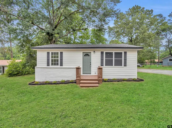 217 Treetop Ln, Lindale, TX 75771