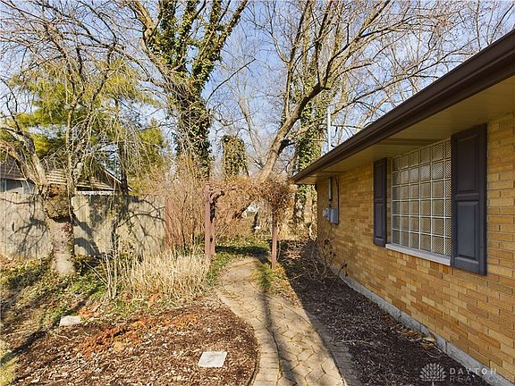 4th image of 1335 Carrilon Woods Dr