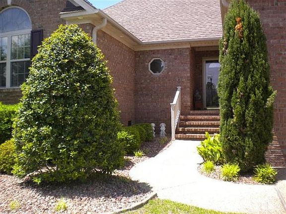 2nd image of 3848 Daphine Ct