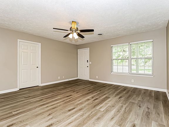 3rd image of 176 Stones River Ln