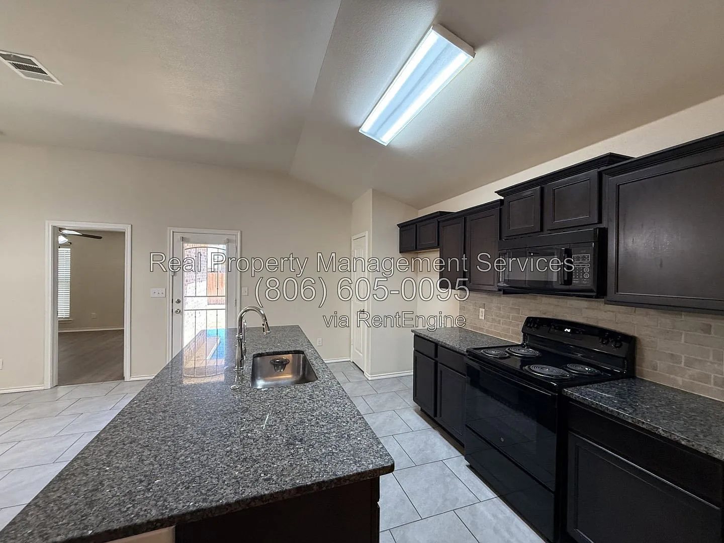 3 bed, 2.0 bath, 1366 sqft, $1,575 — Photo 3