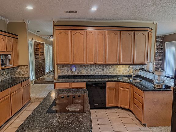 3rd image of 3501 Colonial Dr