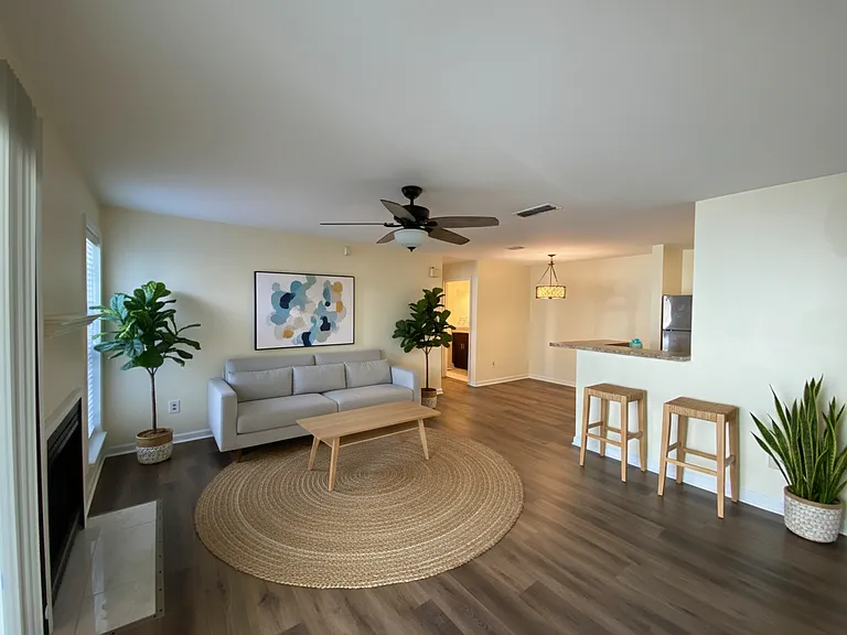 635 Granville Ct #635 — Photo 5