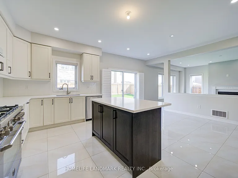 18 Kenneth Ross Bnd — Photo 25