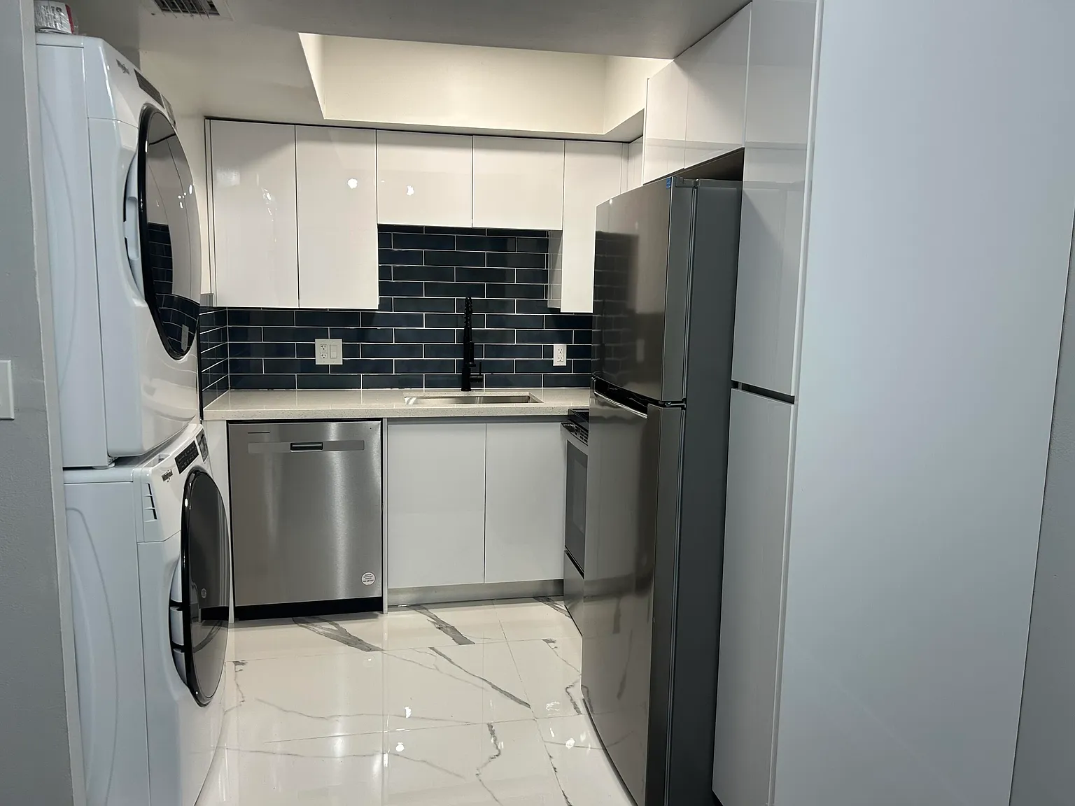1 bed, 1.5 bath, $1,925 — Photo 2