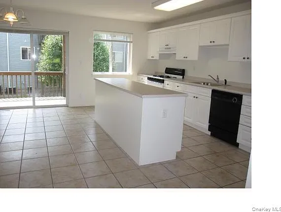 25 College Avenue, Nanuet, NY 10954 — Photo 3