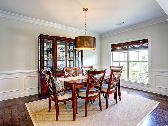 Dining Room seats 12+