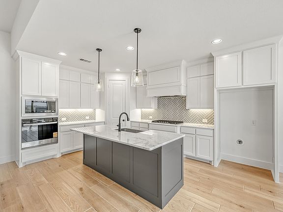 7th image of this home
