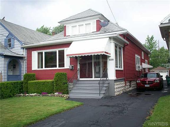 2nd image of 558 Winspear Ave