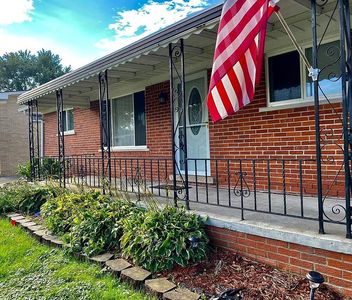 30330 Marr St, Gibraltar, MI, 48173