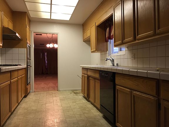 4th image of 7914 Colonial Dr