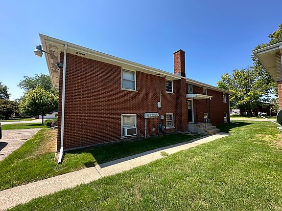 3rd image of 1585 W Station St