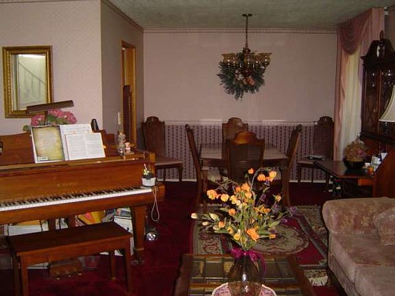 4th image of 213 Forest Knoll Ln