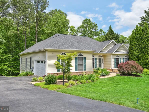 30 Monument Dr, Stafford, VA 22554