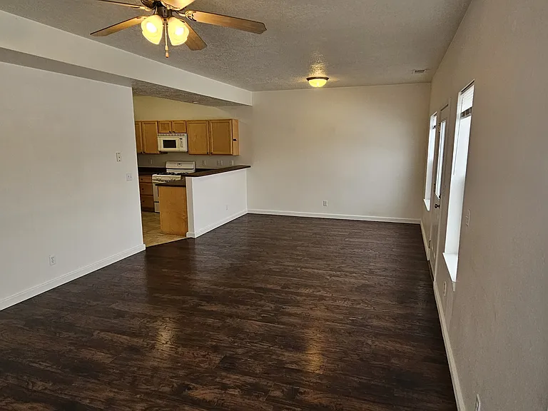 402 Par Ave — Photo 3