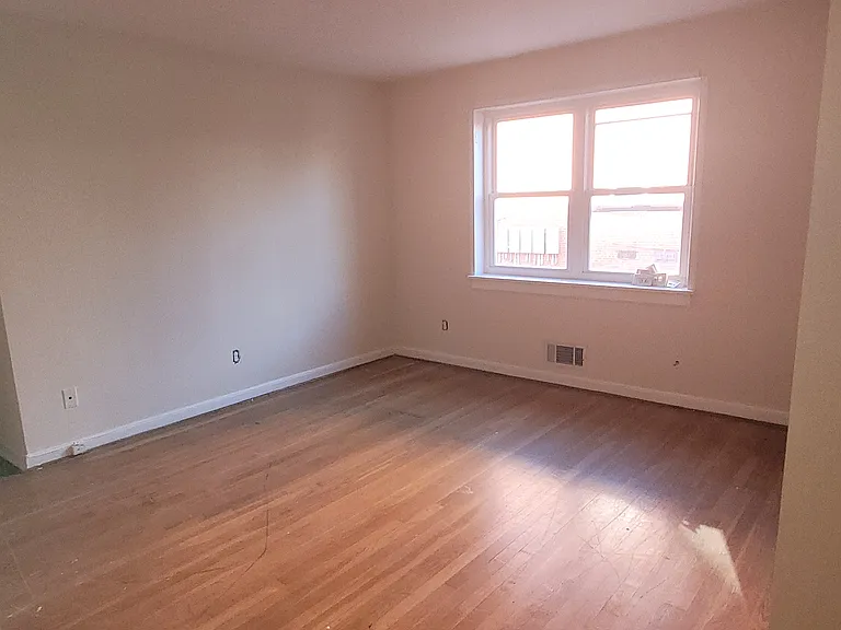 3329 Cutshaw Ave — Photo 1