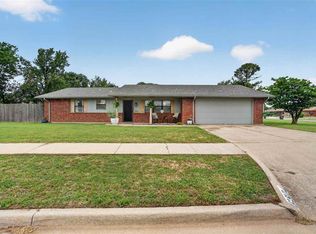 6904 NW Ferris Pl, Lawton, OK 73505