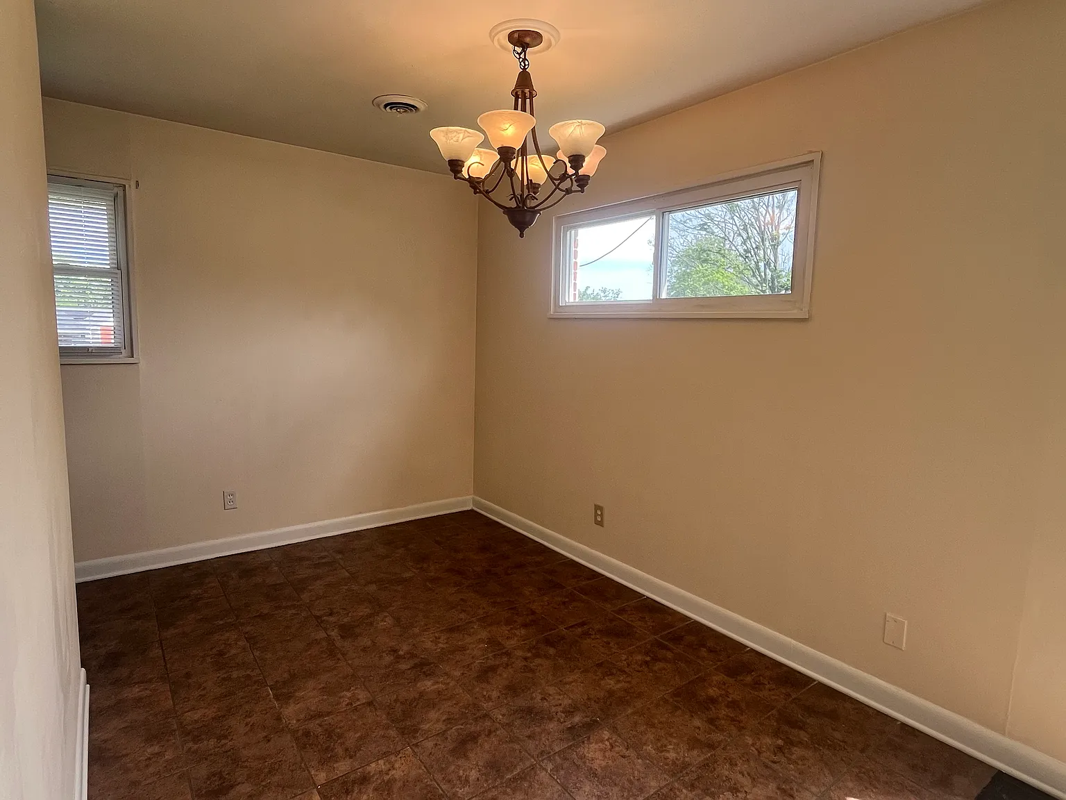 3 bed, 975 sqft, $1,625 — Photo 4