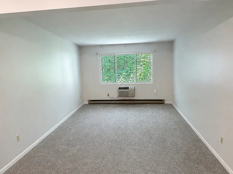 74 Beach St — Photo 4