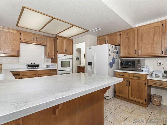 3rd image of 2572 Magellan Ln