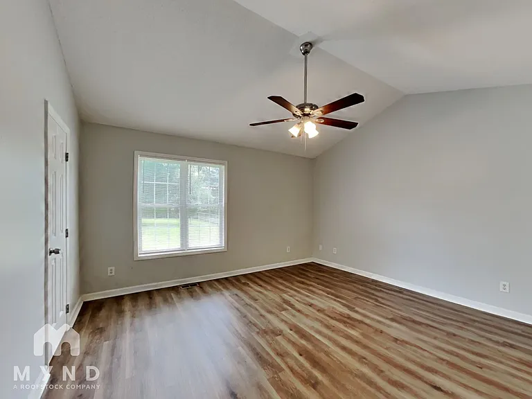 104 Carrington Dr — Photo 10