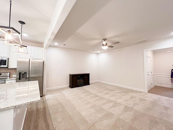 4th image of 705 Wintergarden Pl