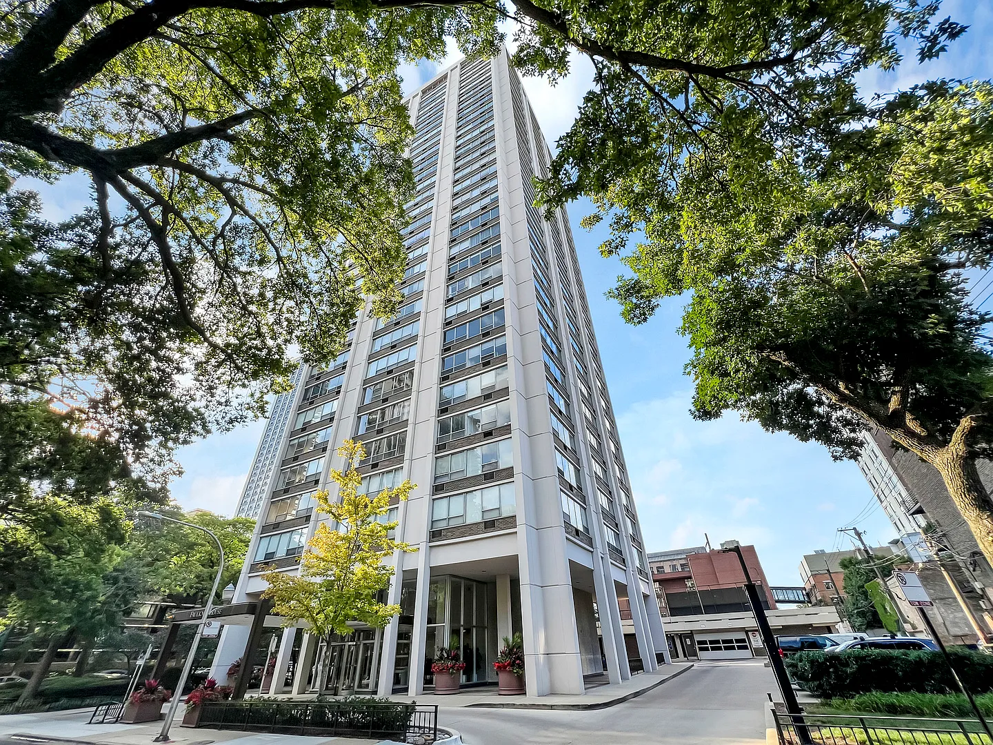 70 W Burton Pl APT 301F photo 1