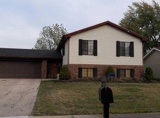 3915 Pondview Dr, Hanover Park, IL