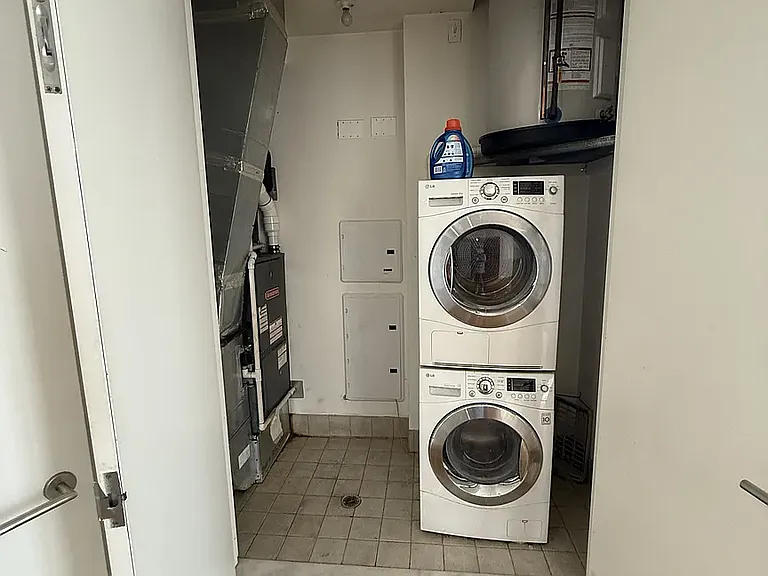 227 Grand St #2D — Photo 1