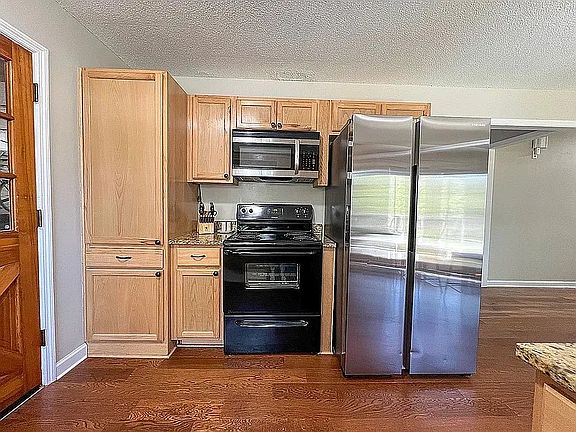 5th image of 1237 Redeemer Dr